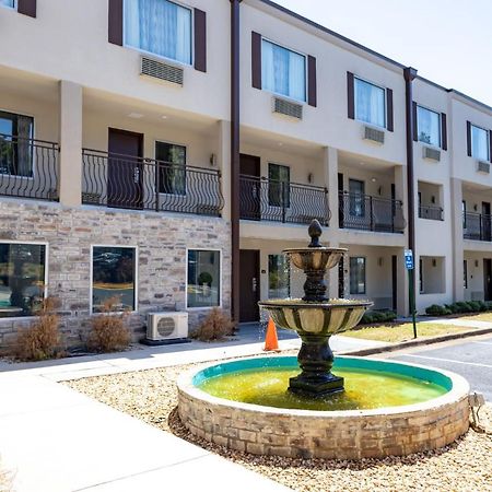 Отель Baymont By Wyndham College Park Atlanta Airport South Экстерьер фото