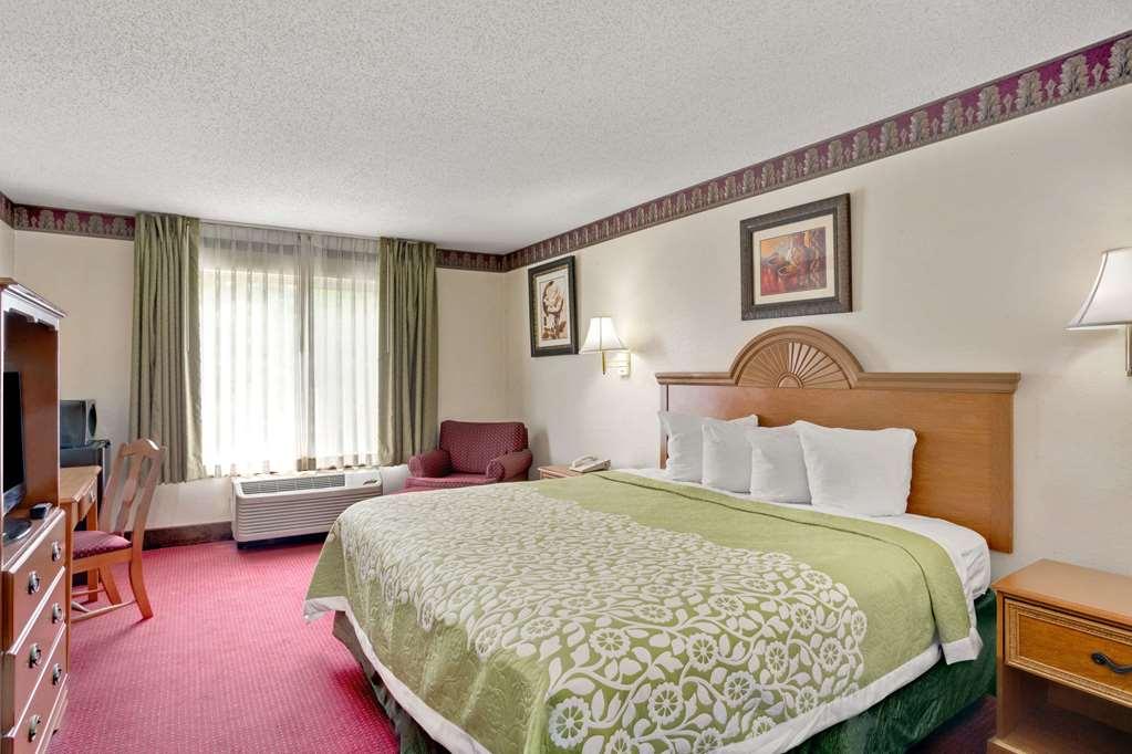 Отель Baymont By Wyndham College Park Atlanta Airport South Экстерьер фото