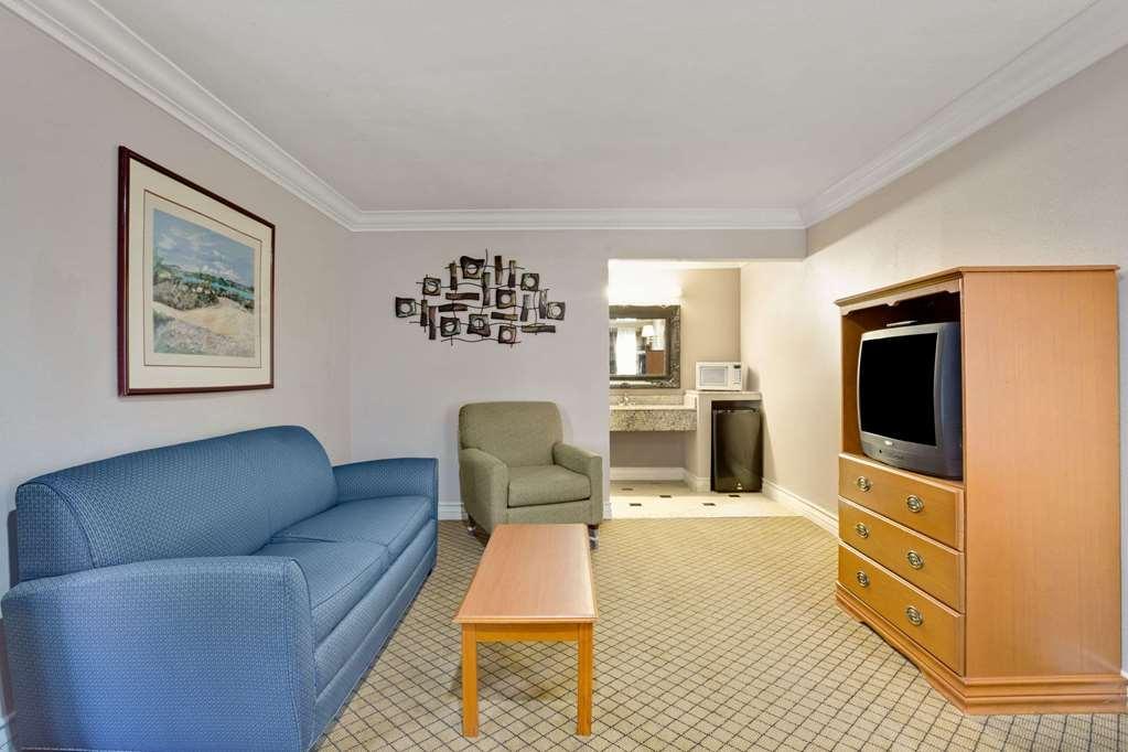 Отель Baymont By Wyndham College Park Atlanta Airport South Экстерьер фото