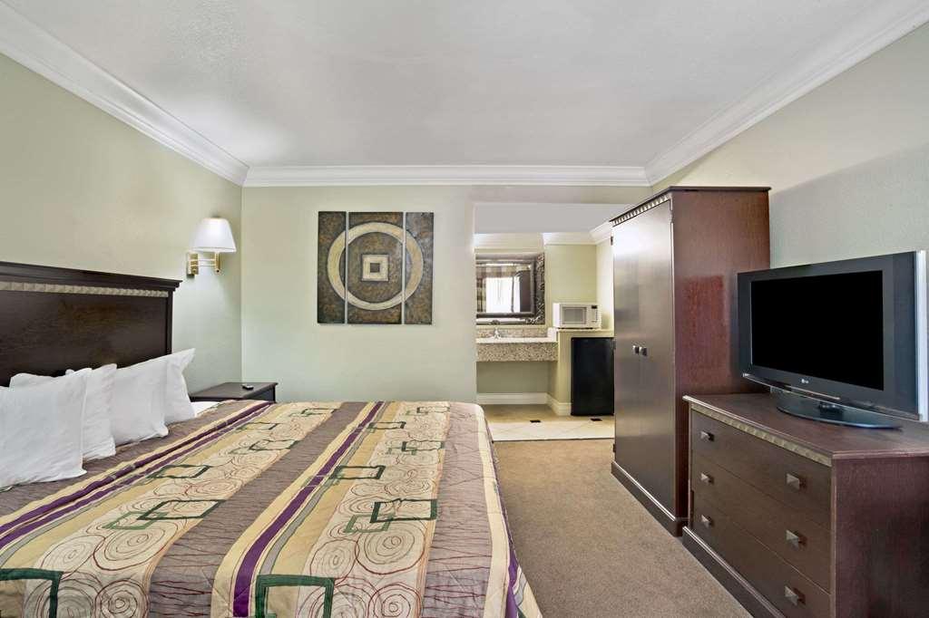 Отель Baymont By Wyndham College Park Atlanta Airport South Экстерьер фото