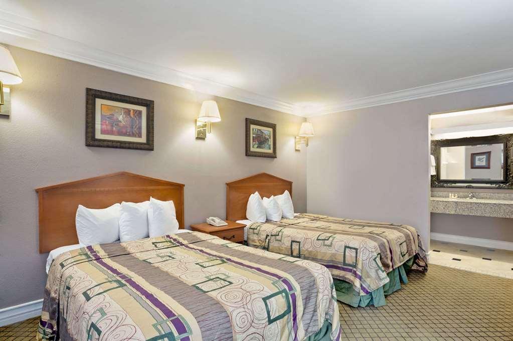 Отель Baymont By Wyndham College Park Atlanta Airport South Экстерьер фото
