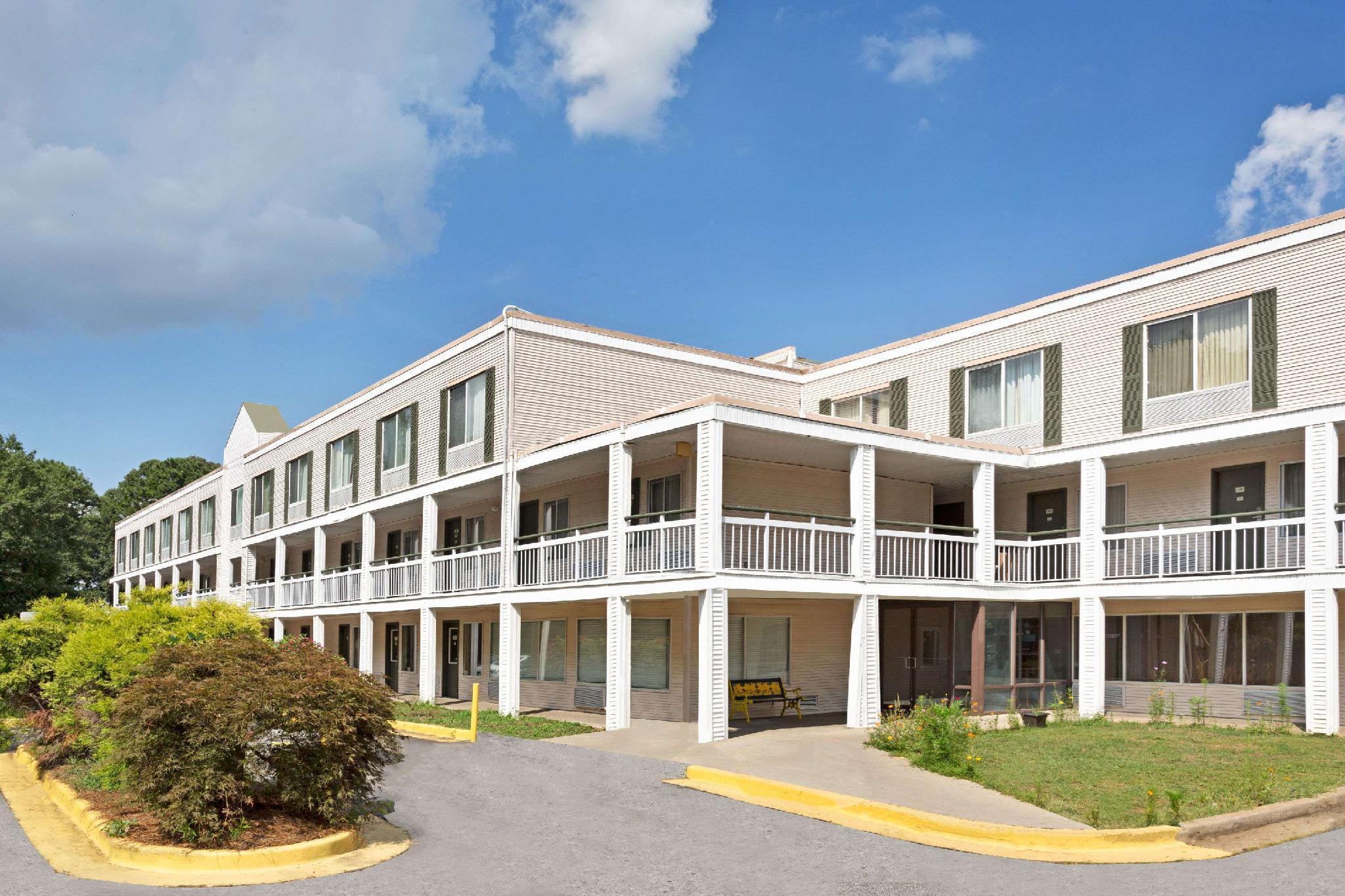 Отель Baymont By Wyndham College Park Atlanta Airport South Экстерьер фото