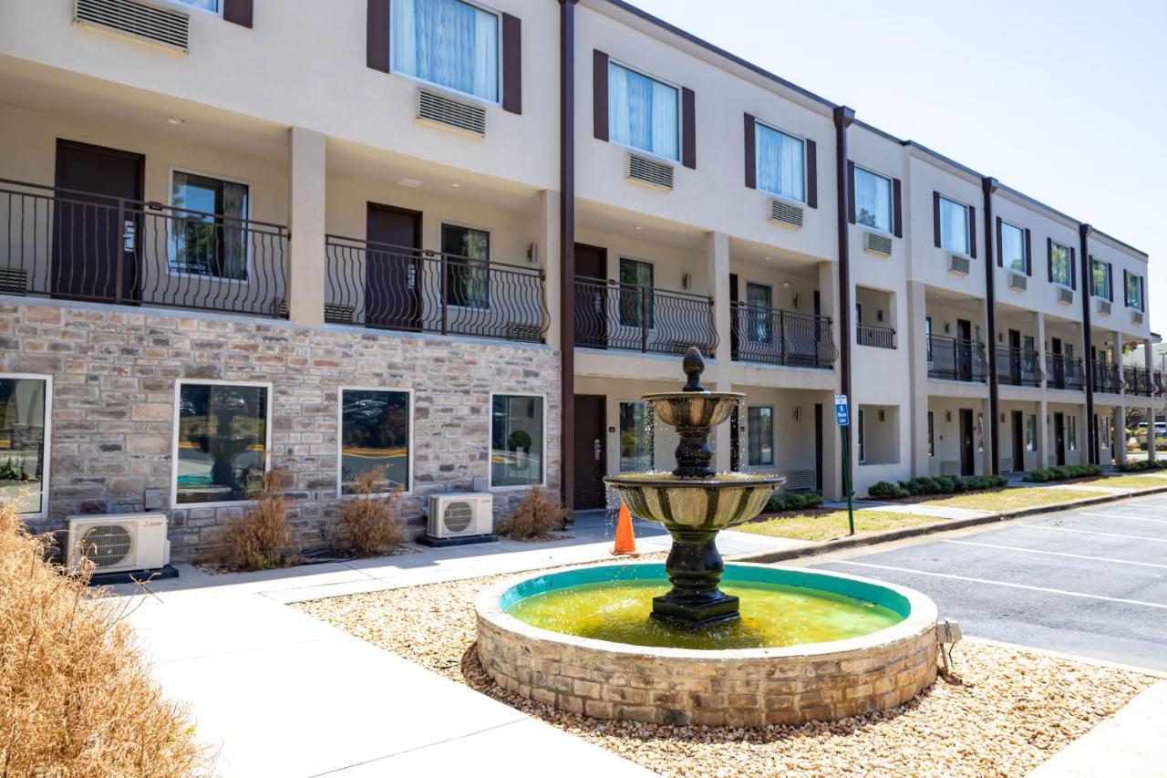 Отель Baymont By Wyndham College Park Atlanta Airport South Экстерьер фото