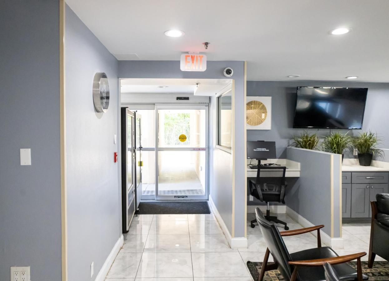 Отель Baymont By Wyndham College Park Atlanta Airport South Экстерьер фото