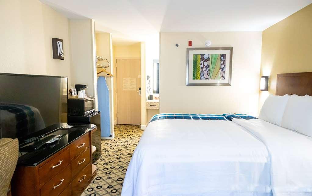 Отель Baymont By Wyndham College Park Atlanta Airport South Номер фото