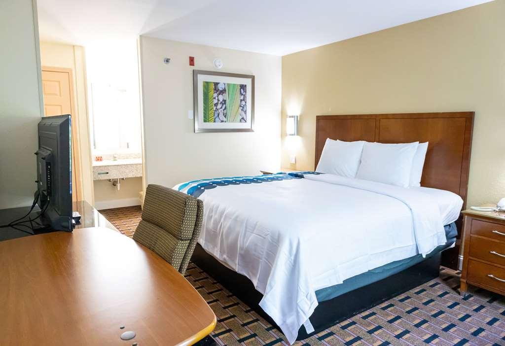 Отель Baymont By Wyndham College Park Atlanta Airport South Номер фото