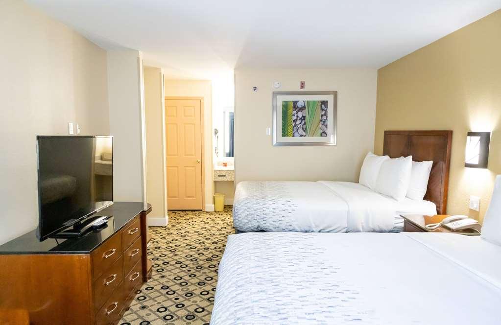 Отель Baymont By Wyndham College Park Atlanta Airport South Номер фото