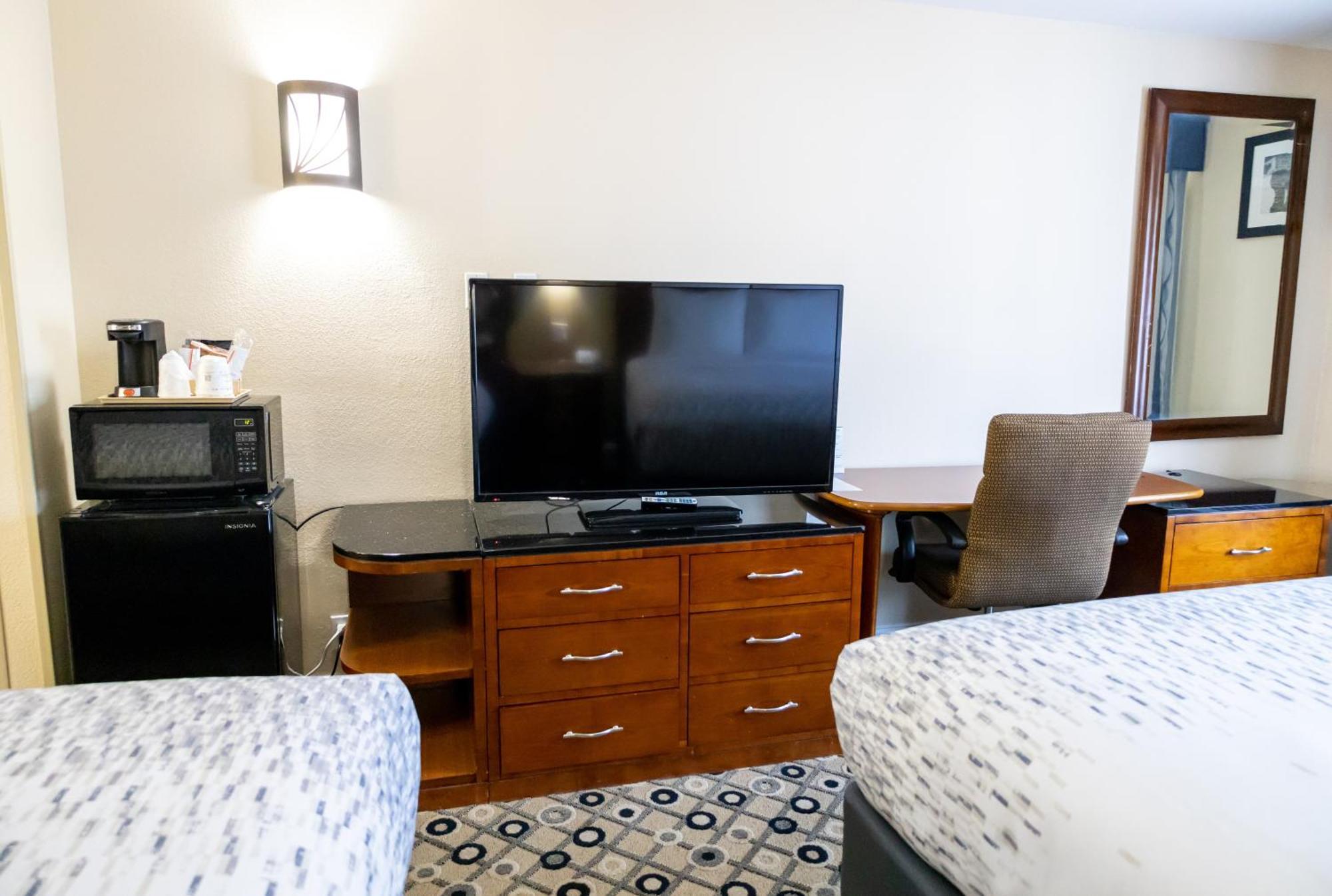 Отель Baymont By Wyndham College Park Atlanta Airport South Экстерьер фото