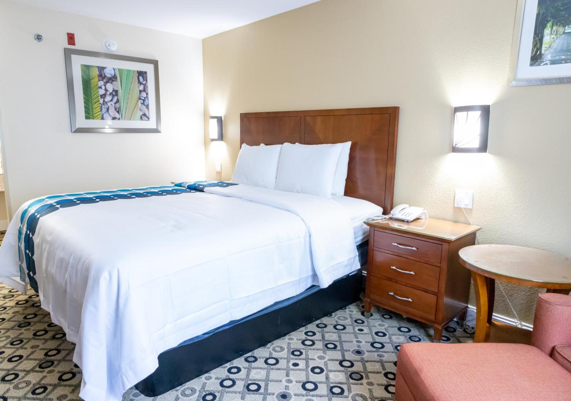 Отель Baymont By Wyndham College Park Atlanta Airport South Экстерьер фото