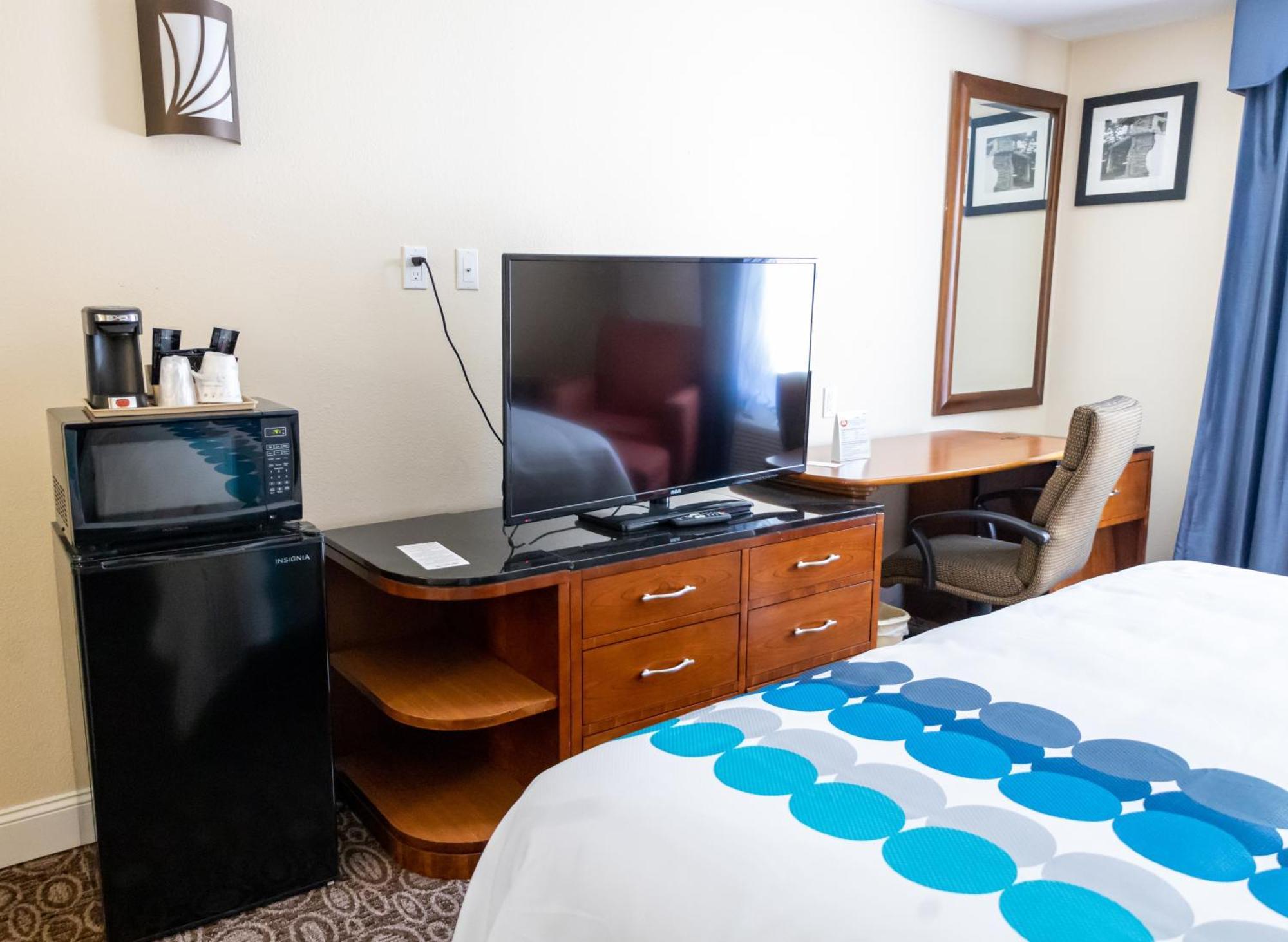 Отель Baymont By Wyndham College Park Atlanta Airport South Экстерьер фото